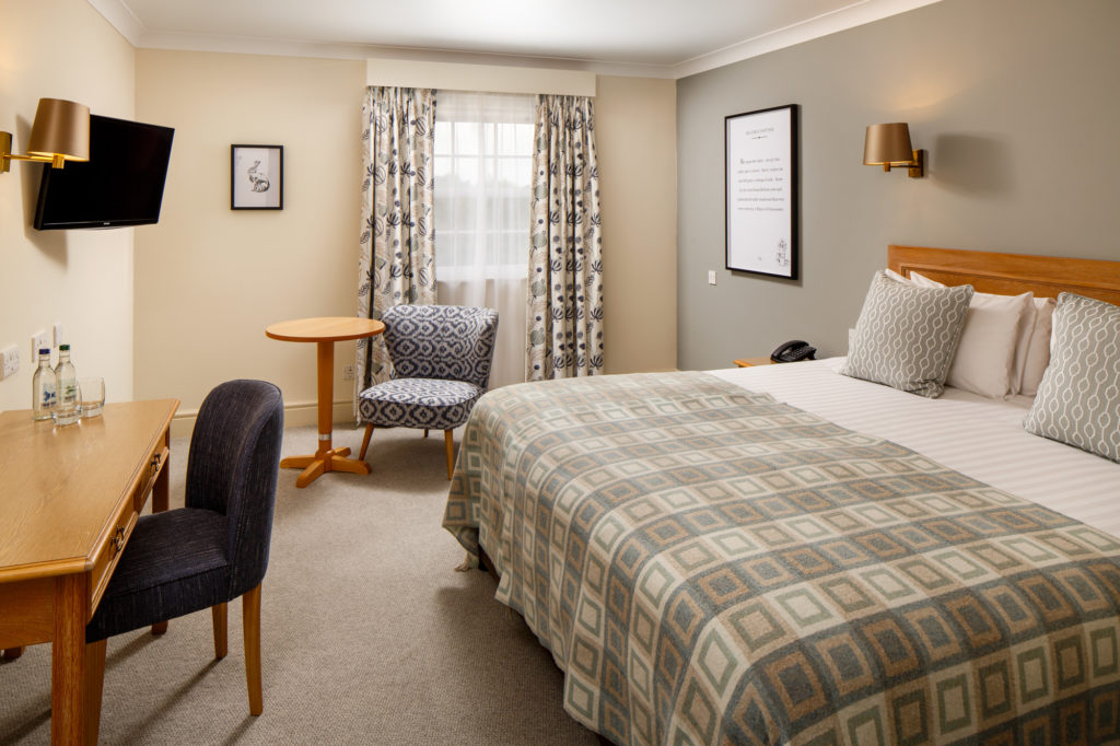 mercure-gloucester-bowden-hall-hotel-classic-double-room-01-lr-180917 Double bed in a classic bedroom at mercure manchester piccadilly hotel