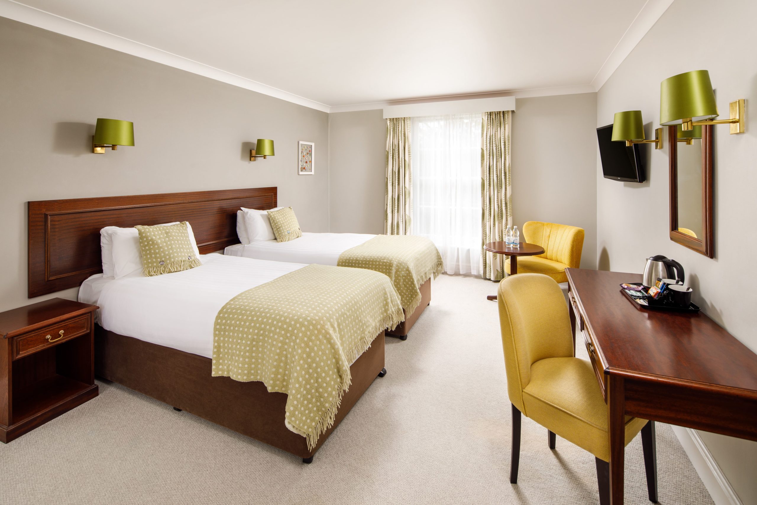 Mercure Gloucester Bowden Hall Hotel twin bedroom (3)-min