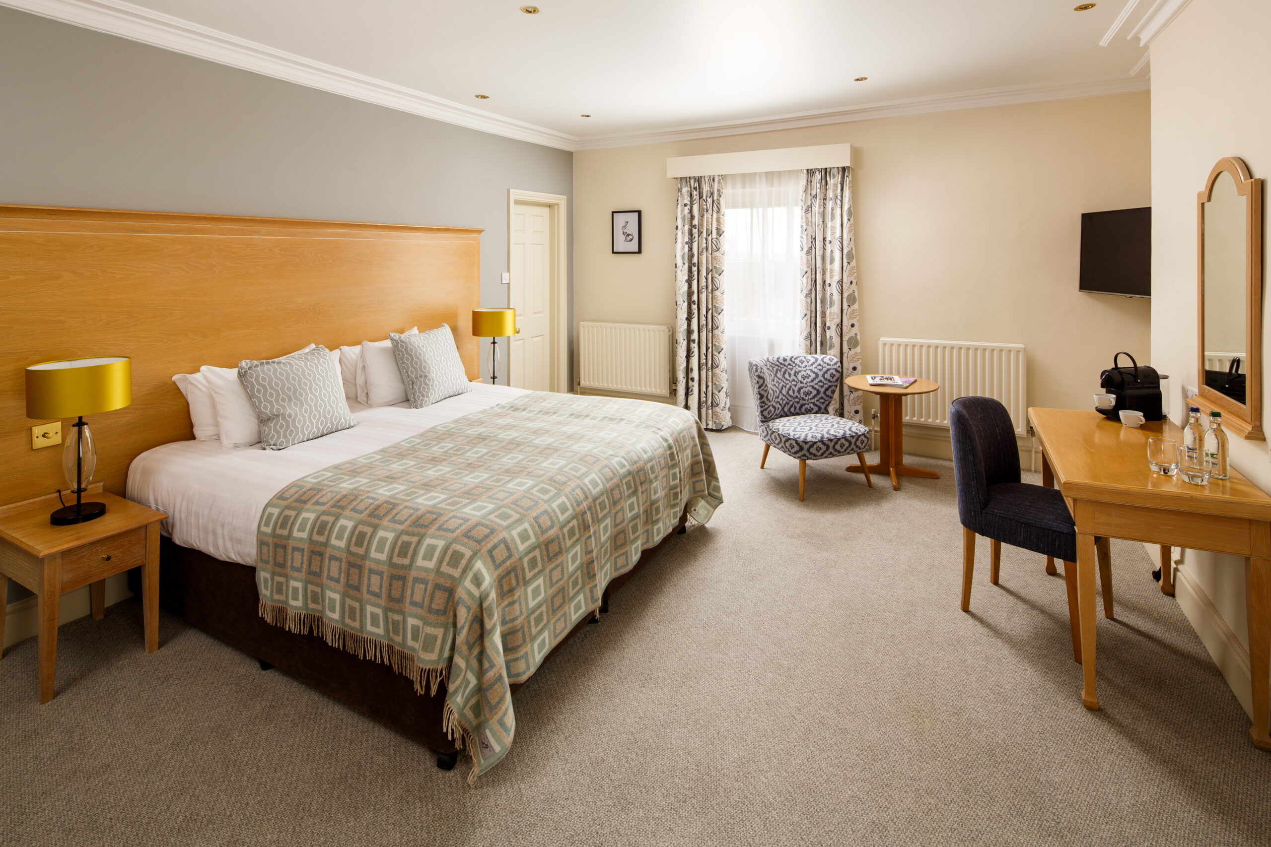 mercure-gloucester-bowden-hall-hotel-privilege-room-02-hr-180917 Double bed and headboard in a Privilege Room at Mercure Hotels
